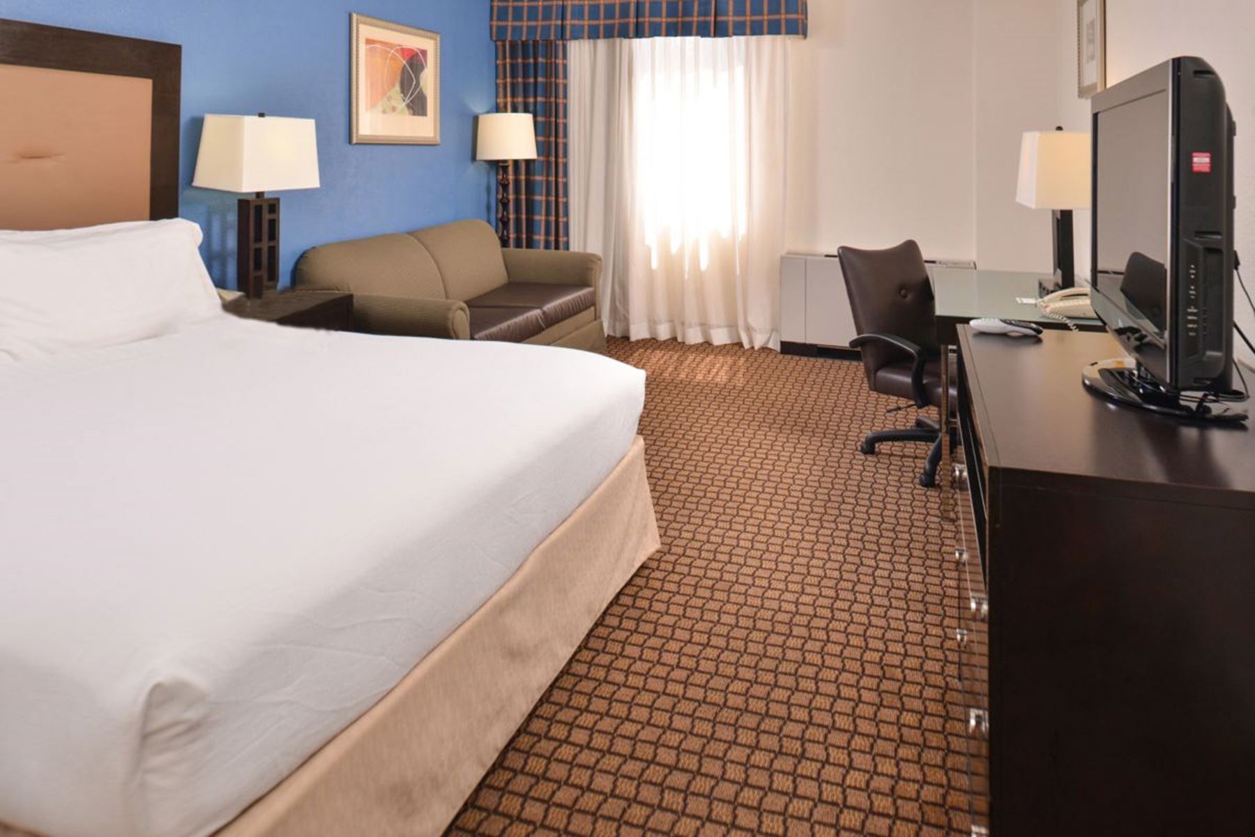 Guest room at the Ramada Plaza by Wyndham Sheridan Hotel & Convention Center in Sheridan, Wyoming