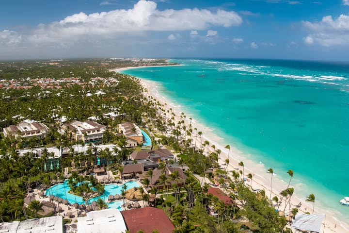 Exterior of Grand Palladium Select Bavaro, All Inclusive Resort & Spa hotel in Punta Cana, Other than US/Canada