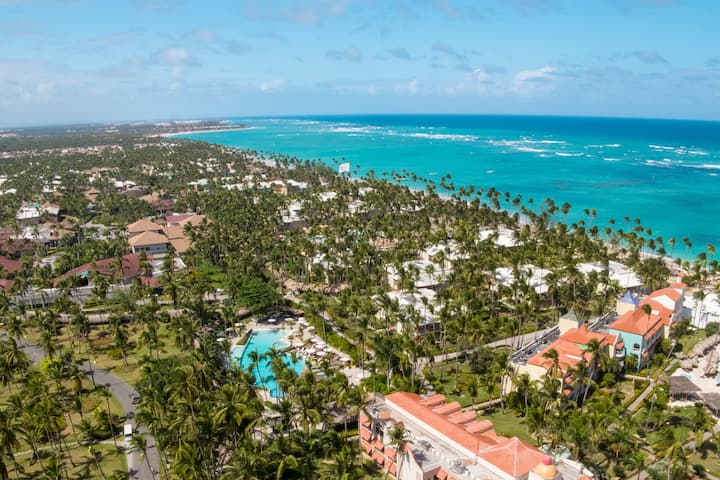 Exterior of Grand Palladium Select Bavaro, All Inclusive Resort & Spa hotel in Punta Cana, Other than US/Canada