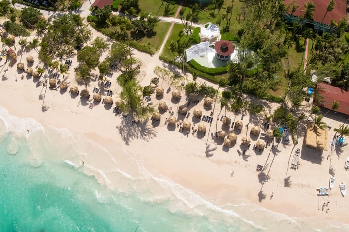 Exterior of Grand Palladium Select Bavaro, All Inclusive Resort & Spa hotel in Punta Cana, Other than US/Canada