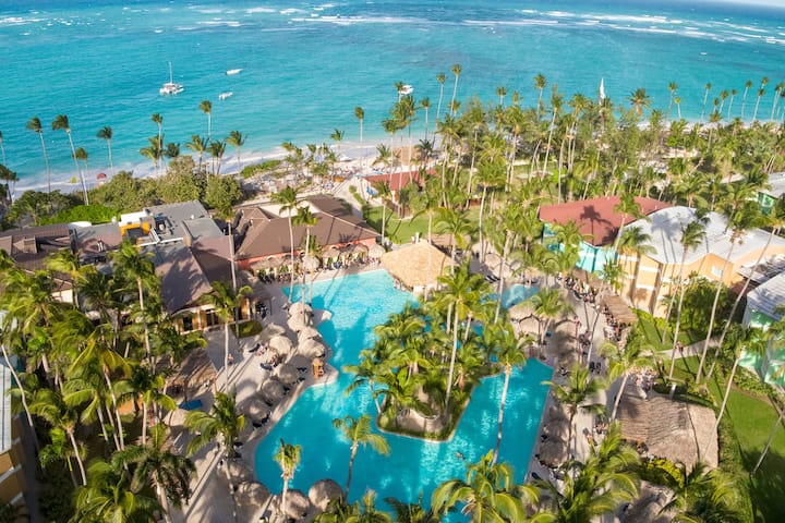 Exterior of Grand Palladium Select Bavaro, All Inclusive Resort & Spa hotel in Punta Cana, Other than US/Canada