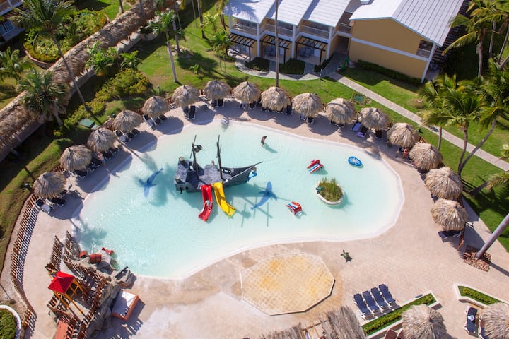 Exterior of Grand Palladium Select Bavaro, All Inclusive Resort & Spa hotel in Punta Cana, Other than US/Canada
