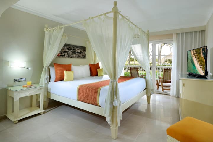 Guest room at the Grand Palladium Select Bavaro, All Inclusive Resort & Spa in Punta Cana, Other than US/Canada