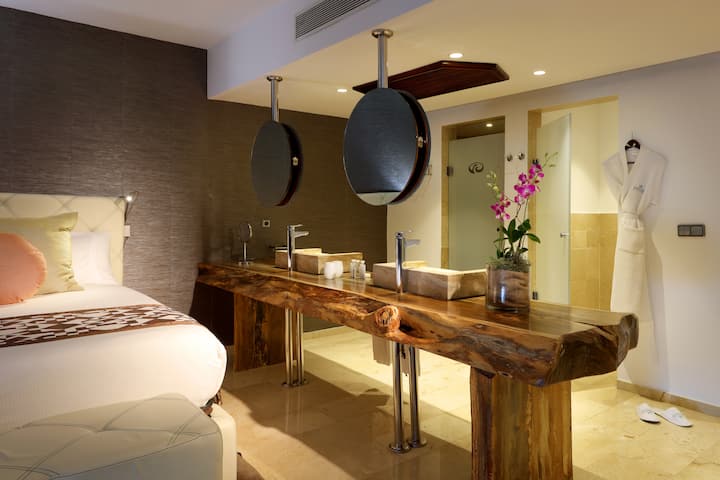 Guest room at the Grand Palladium Select Bavaro, All Inclusive Resort & Spa in Punta Cana, Other than US/Canada