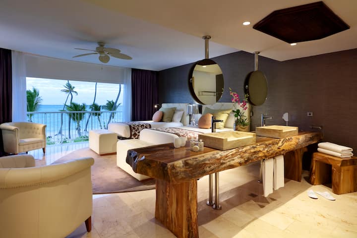 Guest room at the Grand Palladium Select Bavaro, All Inclusive Resort & Spa in Punta Cana, Other than US/Canada