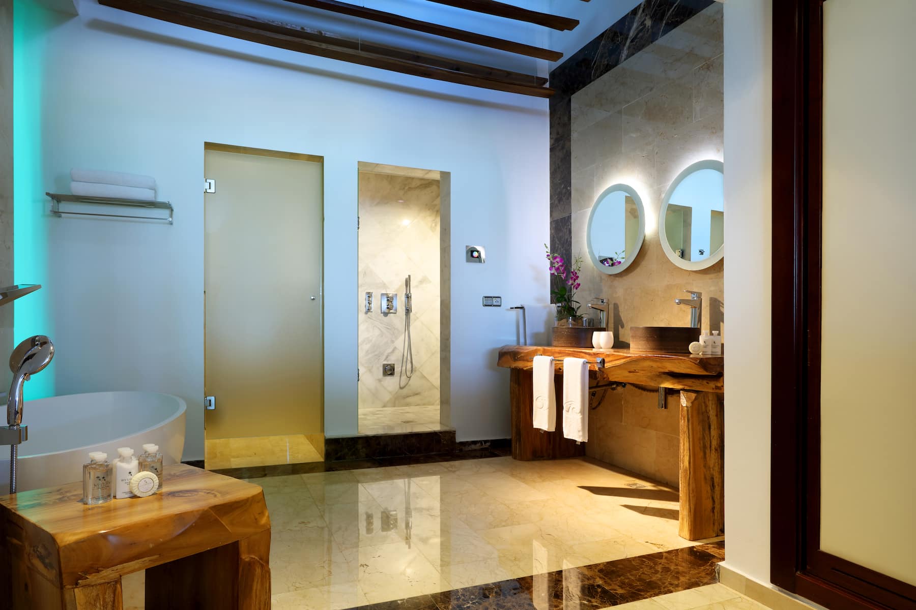 Guest room bath at the Grand Palladium Select Bavaro, All Inclusive Resort & Spa in Punta Cana, Other than US/Canada
