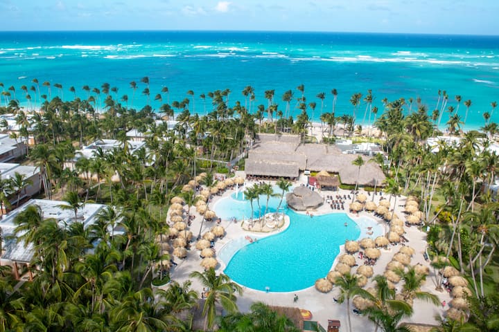 Exterior of Grand Palladium Select Bavaro, All Inclusive Resort & Spa hotel in Punta Cana, Other than US/Canada