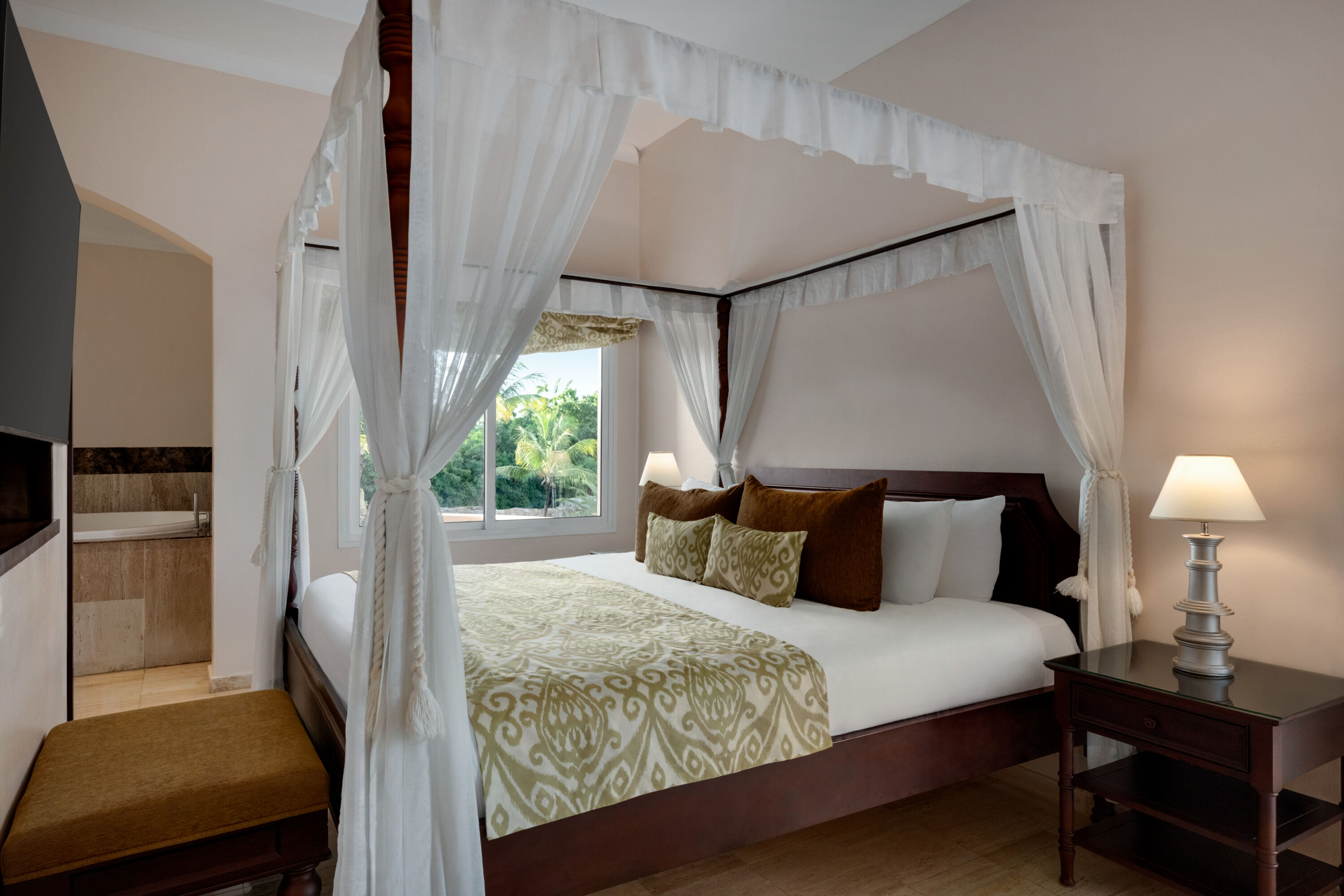 TRS Turquesa Punta Cana, Adults Only - All Inclusive Resort hot tub suite in Punta Cana, Other than US/Canada