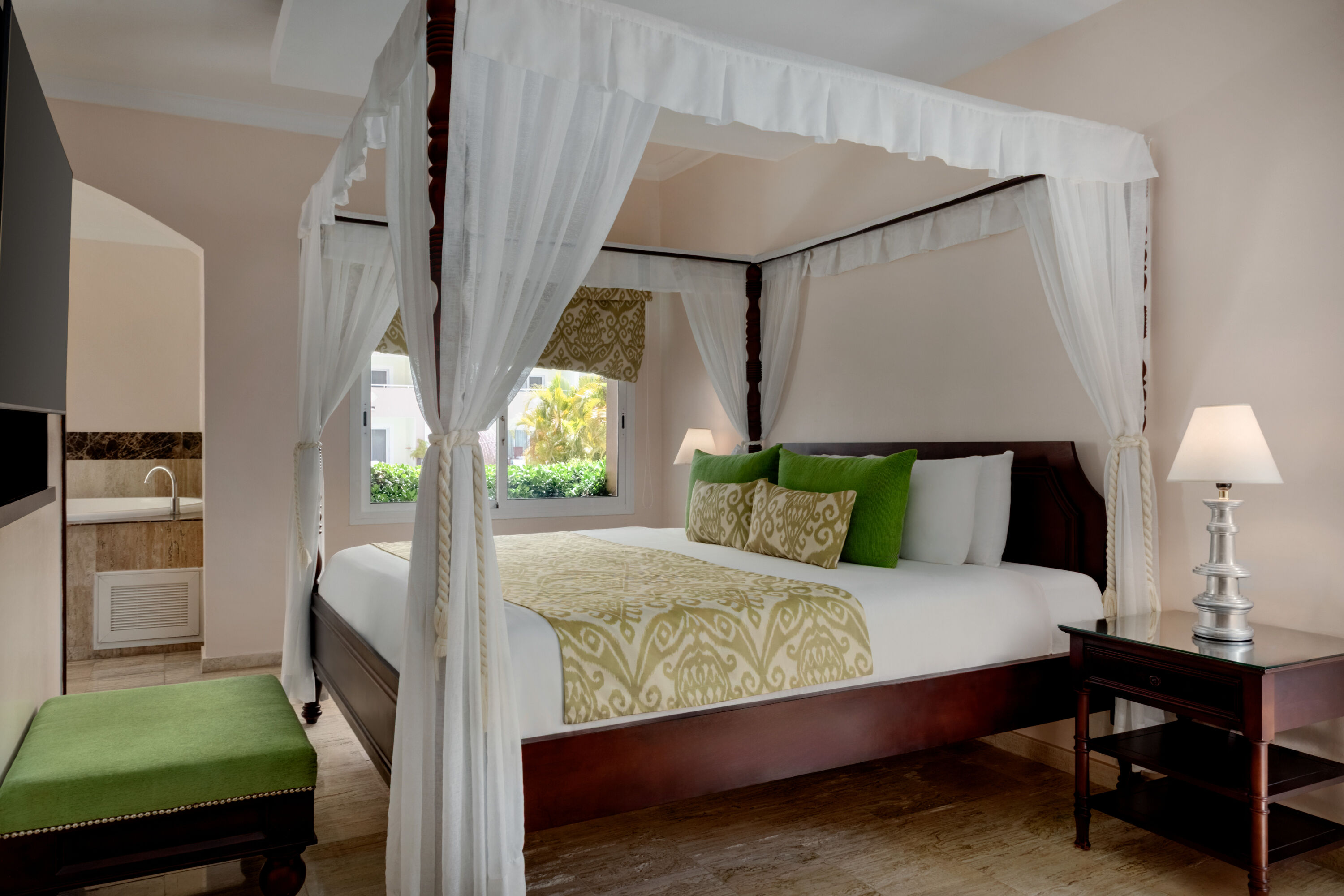 TRS Turquesa Punta Cana, Adults Only - All Inclusive Resort hot tub suite in Punta Cana, Other than US/Canada