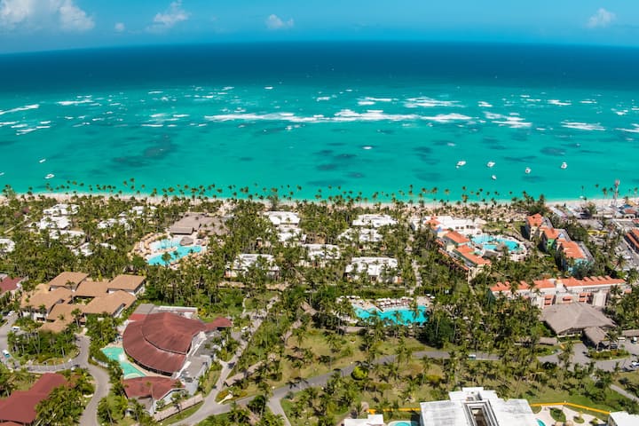 Exterior of Grand Palladium Punta Cana, All Inclusive Resort & Spa hotel in Punta Cana, Other than US/Canada