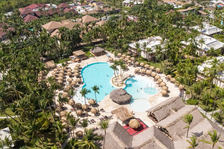 Exterior of Grand Palladium Punta Cana, All Inclusive Resort & Spa hotel in Punta Cana, Other than US/Canada