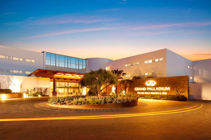 Exterior of Grand Palladium Select Palace Ibiza hotel in Sant Jordi De Ses Salines, Other than US/Canada