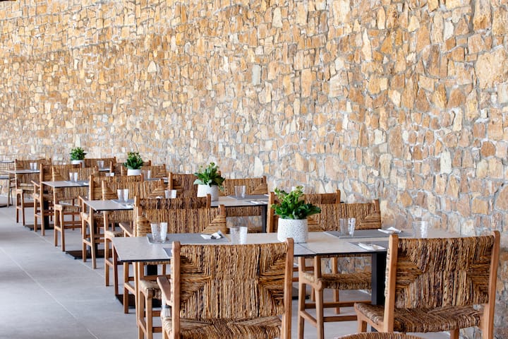 Ajul Luxury Hotel & Spa Resort, A Registry Collection Hotel restaurant in Agia Paraskevi Chalikidi, Other than US/Canada