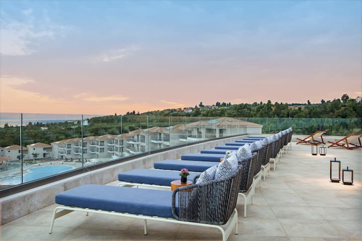 Bar at Ajul Luxury Hotel & Spa Resort, A Registry Collection Hotel in Agia Paraskevi Chalikidi, Other than US/Canada