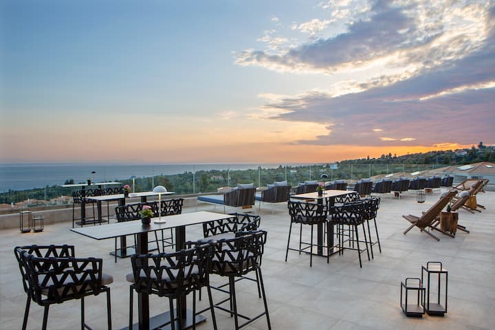 Bar at Ajul Luxury Hotel & Spa Resort, A Registry Collection Hotel in Agia Paraskevi Chalikidi, Other than US/Canada