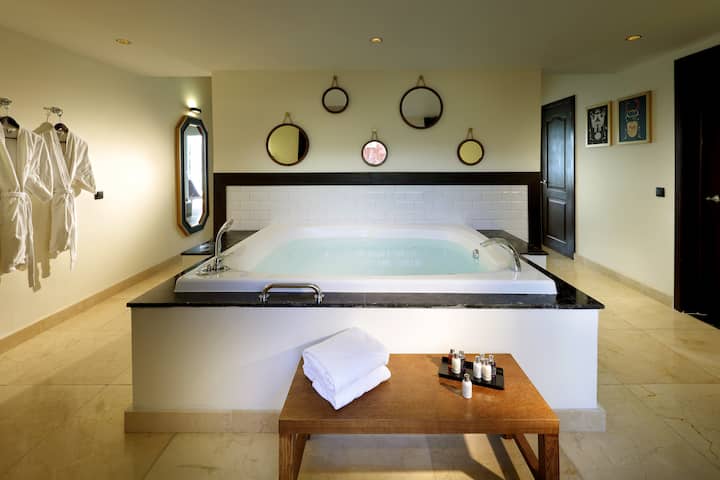 Grand Palladium Lady Hamilton, All Inclusive Resort & Spa suite in Montego Bay, Other than US/Canada