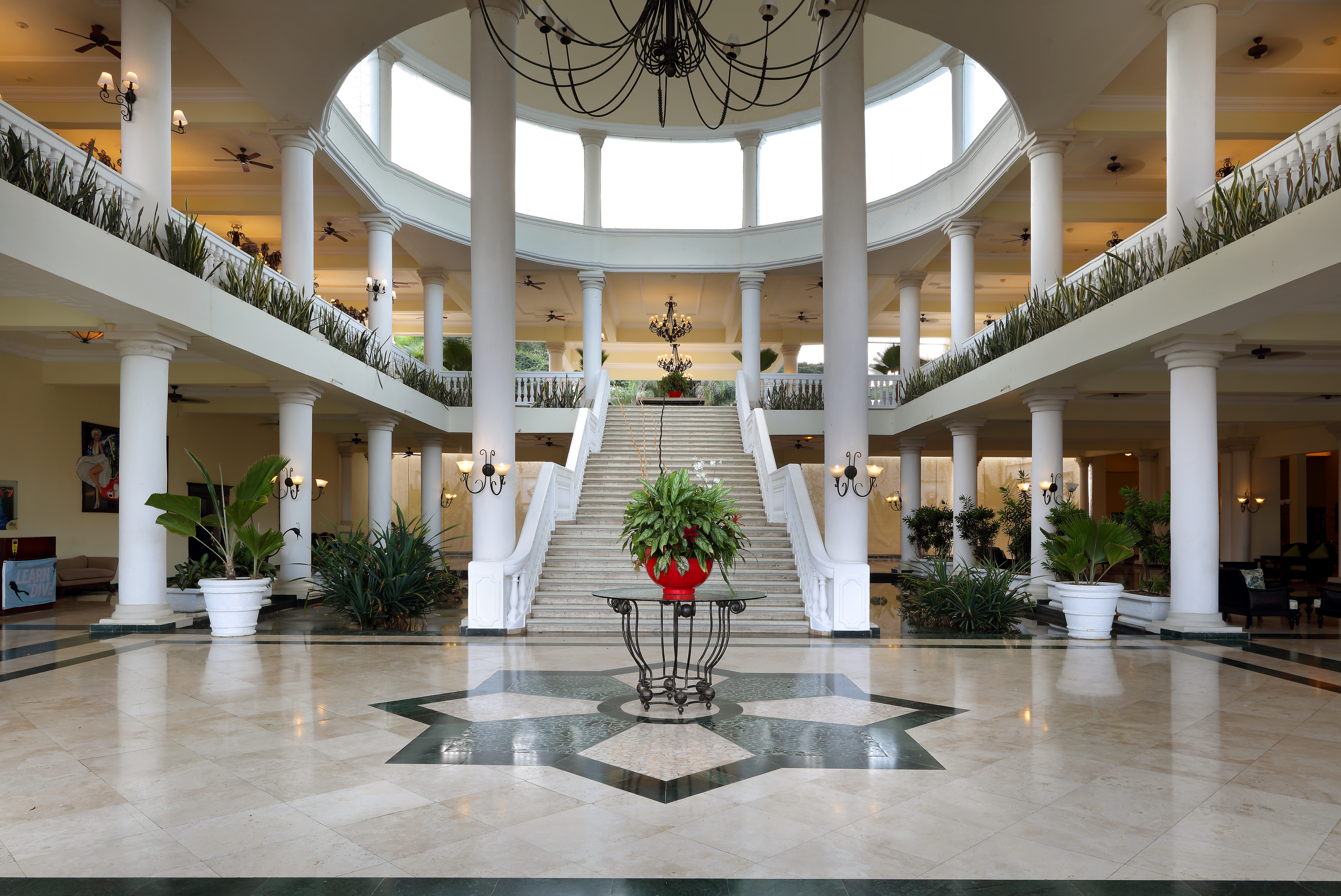 Grand Palladium Lady Hamilton Resort & Spa