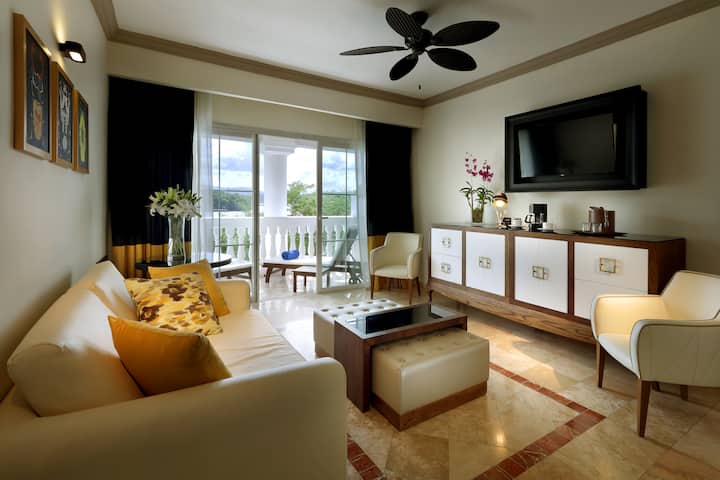 Grand Palladium Lady Hamilton, All Inclusive Resort & Spa suite in Montego Bay, Other than US/Canada