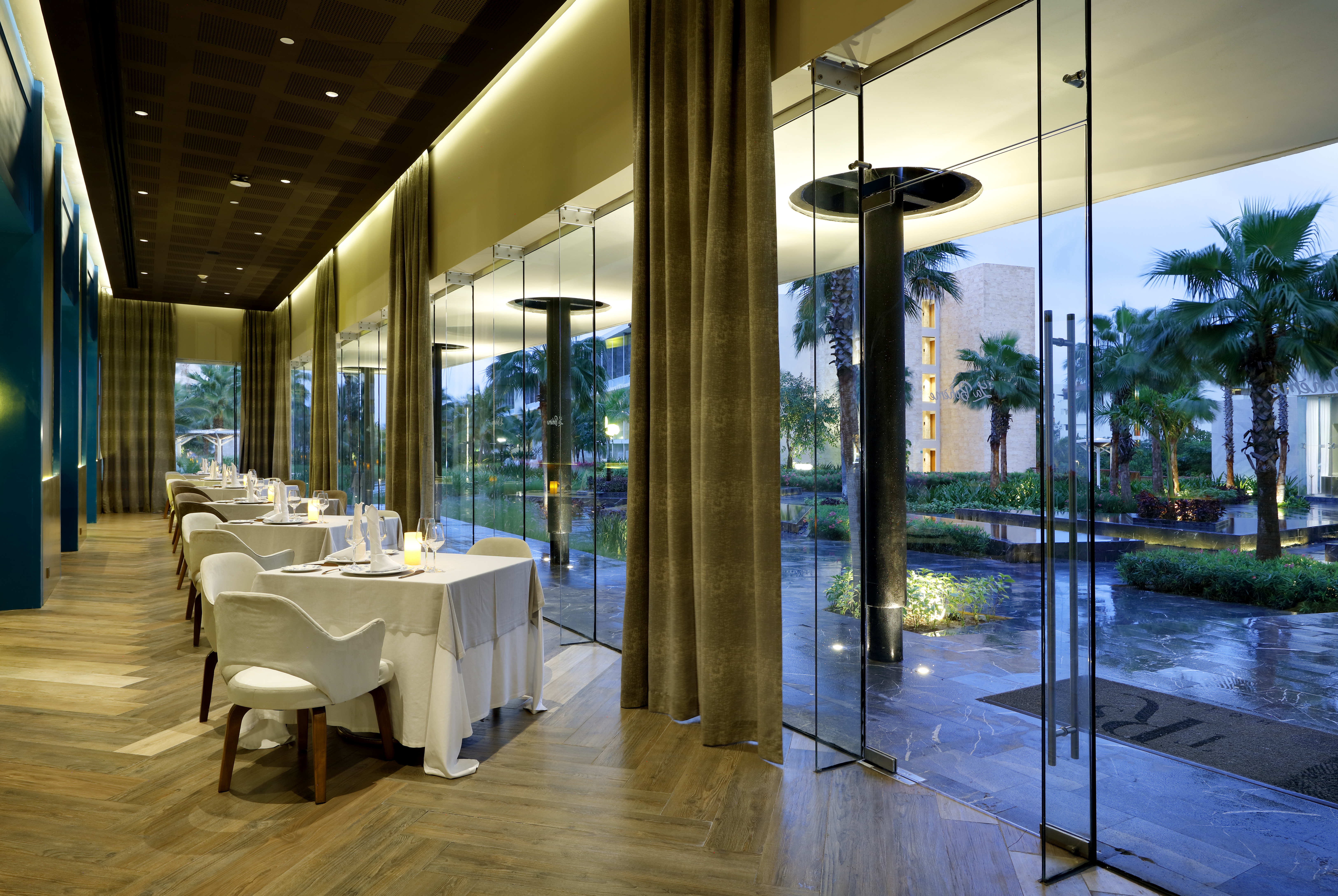 TRS Coral Costa Mujeres, a Registry Collection Hotel restaurant in Cancun, Other than US/Canada