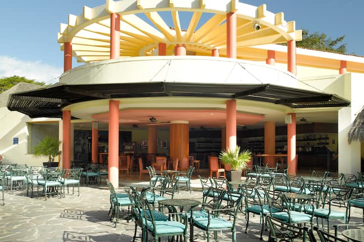 Bar at Grand Palladium Vallarta, All Inclusive Resort & Spa in Punta Mita, Other than US/Canada