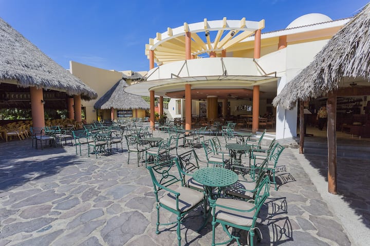 Bar at Grand Palladium Vallarta, All Inclusive Resort & Spa in Punta Mita, Other than US/Canada