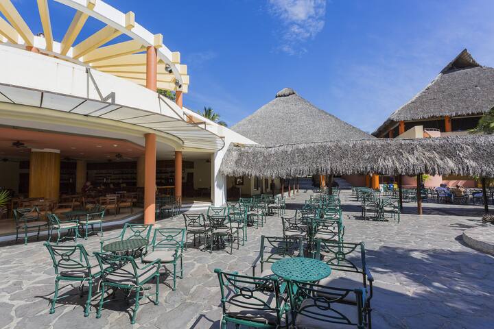 Bar at Grand Palladium Vallarta, All Inclusive Resort & Spa in Punta Mita, Other than US/Canada