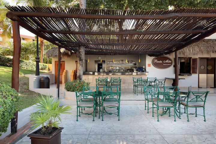 Bar at Grand Palladium Vallarta, All Inclusive Resort & Spa in Punta Mita, Other than US/Canada