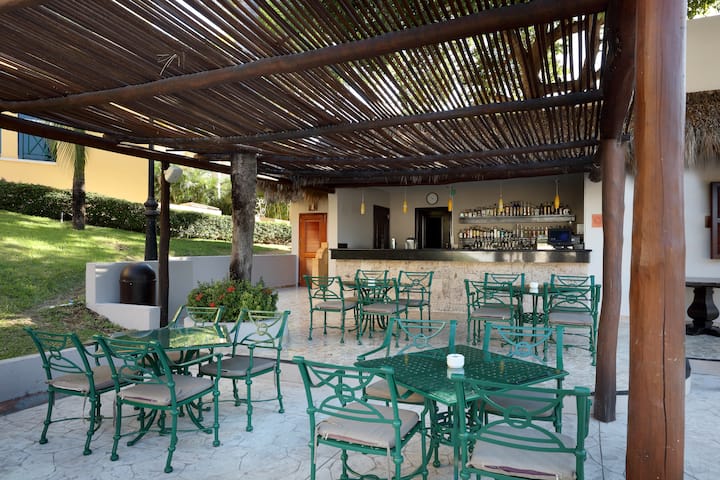 Bar at Grand Palladium Vallarta, All Inclusive Resort & Spa in Punta Mita, Other than US/Canada