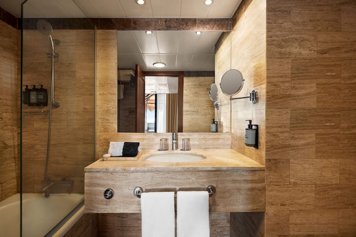 Guest room bath at the Grand Palladium Vallarta, All Inclusive Resort & Spa in Punta Mita, Other than US/Canada