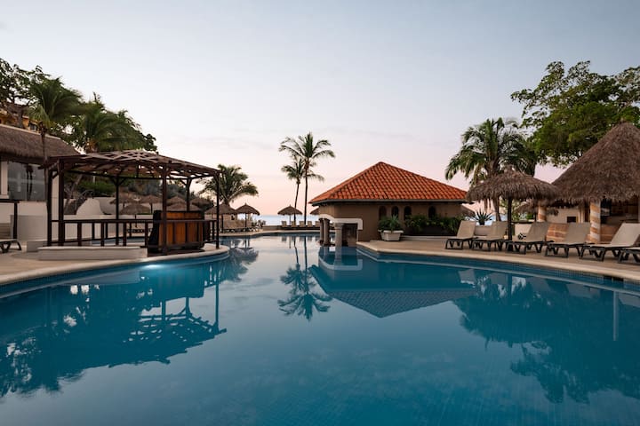 Family pool at the Grand Palladium Vallarta, All Inclusive Resort & Spa in Punta Mita, Other than US/Canada