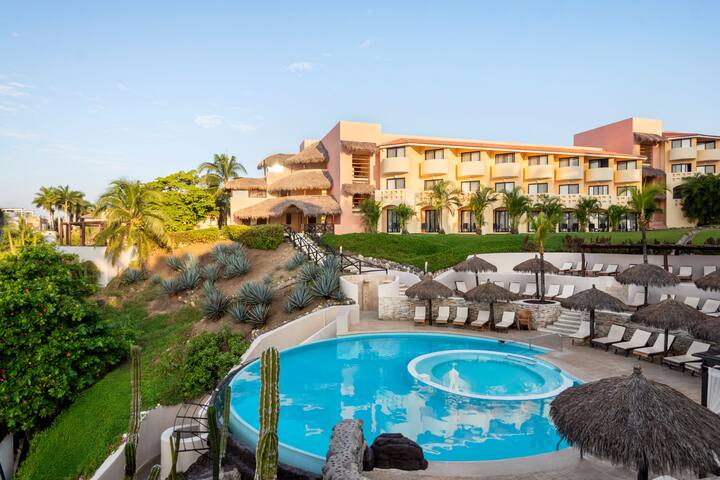 Family pool at the Grand Palladium Vallarta, All Inclusive Resort & Spa in Punta Mita, Other than US/Canada