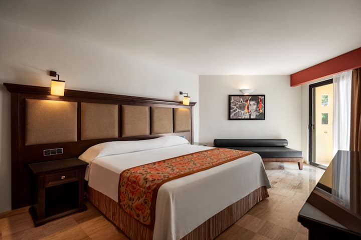 Guest room at the Grand Palladium Vallarta, All Inclusive Resort & Spa in Punta Mita, Other than US/Canada