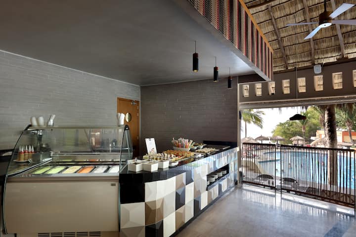 Grand Palladium Vallarta, All Inclusive Resort & Spa restaurant in Punta Mita, Other than US/Canada