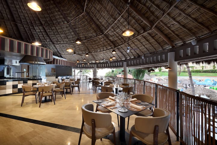 Grand Palladium Vallarta, All Inclusive Resort & Spa restaurant in Punta Mita, Other than US/Canada