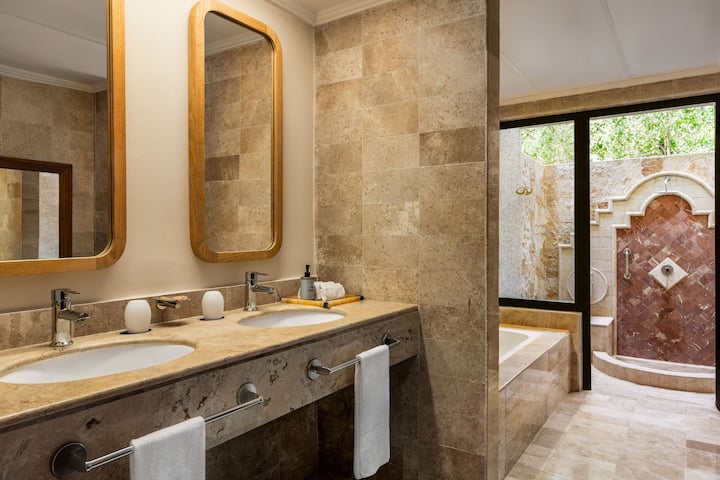 Guest room bath at the Grand Palladium Colonial Riviera Maya, All Inclusive Resort in Riviera Maya, Other than US/Canada