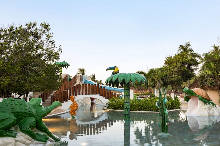 Family pool at the Grand Palladium Colonial Riviera Maya, All Inclusive Resort in Riviera Maya, Other than US/Canada
