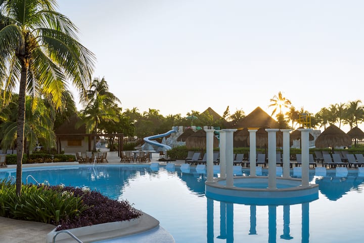 Pool at the Grand Palladium Colonial Riviera Maya, All Inclusive Resort in Riviera Maya, Other than US/Canada