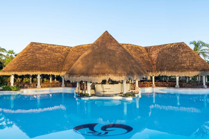 Pool at the Grand Palladium Colonial Riviera Maya, All Inclusive Resort in Riviera Maya, Other than US/Canada