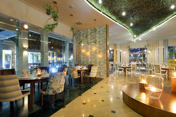 Grand Palladium Colonial Riviera Maya, All Inclusive Resort restaurant in Riviera Maya, Other than US/Canada