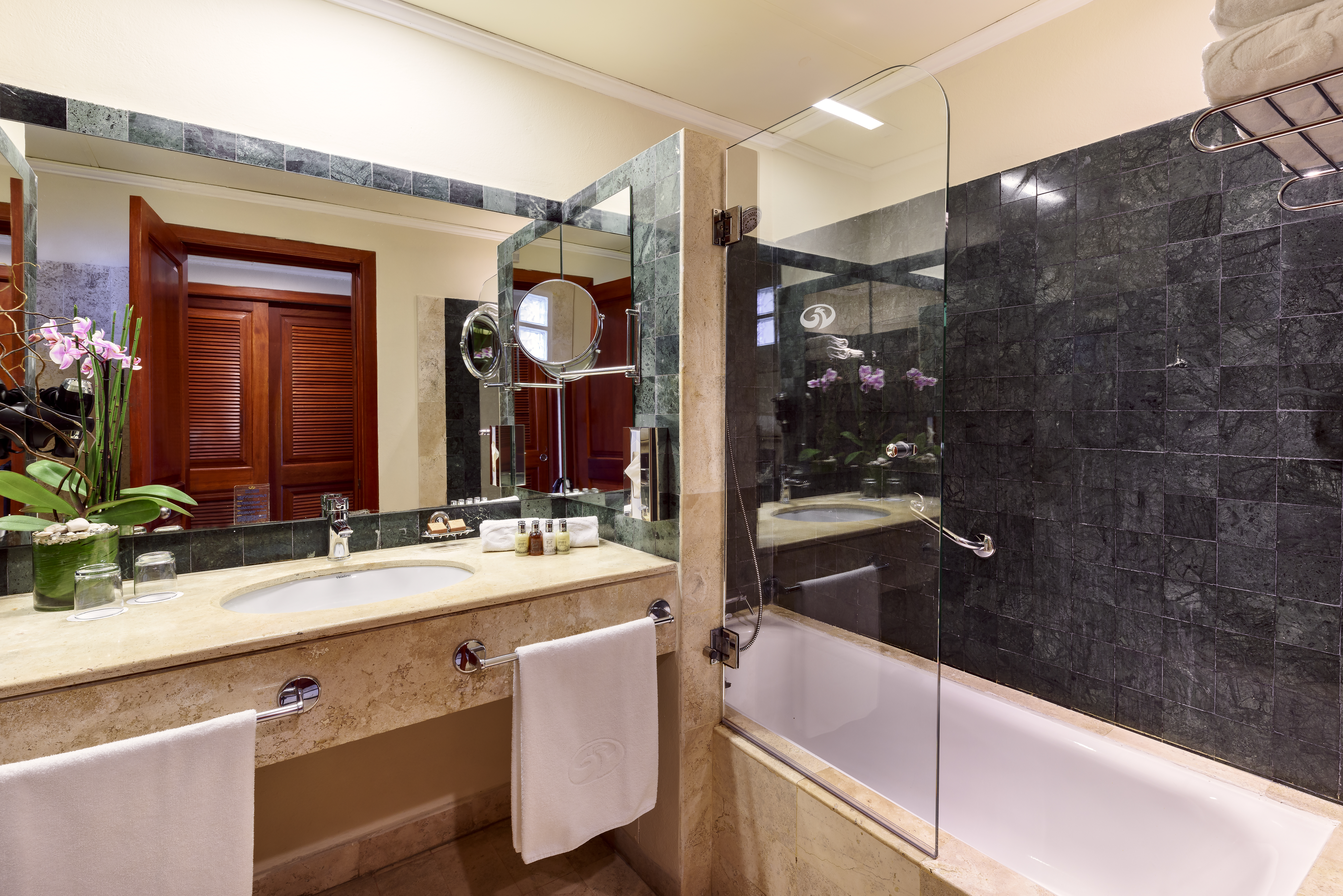 Guest room bath at the Grand Palladium Kantenah Riviera Maya, All Inclusive Resort in Riviera Maya, Other than US/Canada