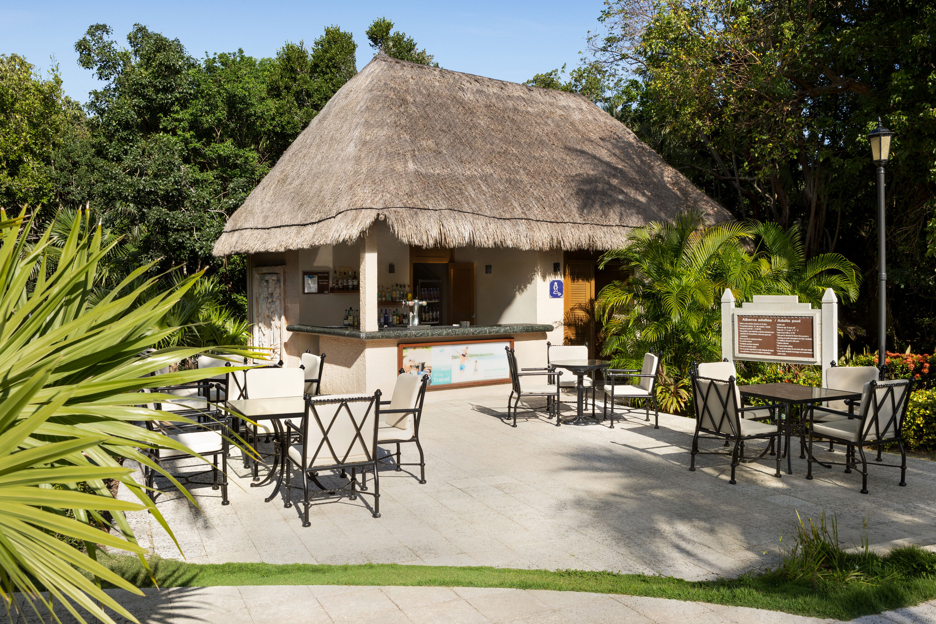 Pool bar at the Grand Palladium Kantenah Riviera Maya, All Inclusive Resort in Riviera Maya, Other than US/Canada