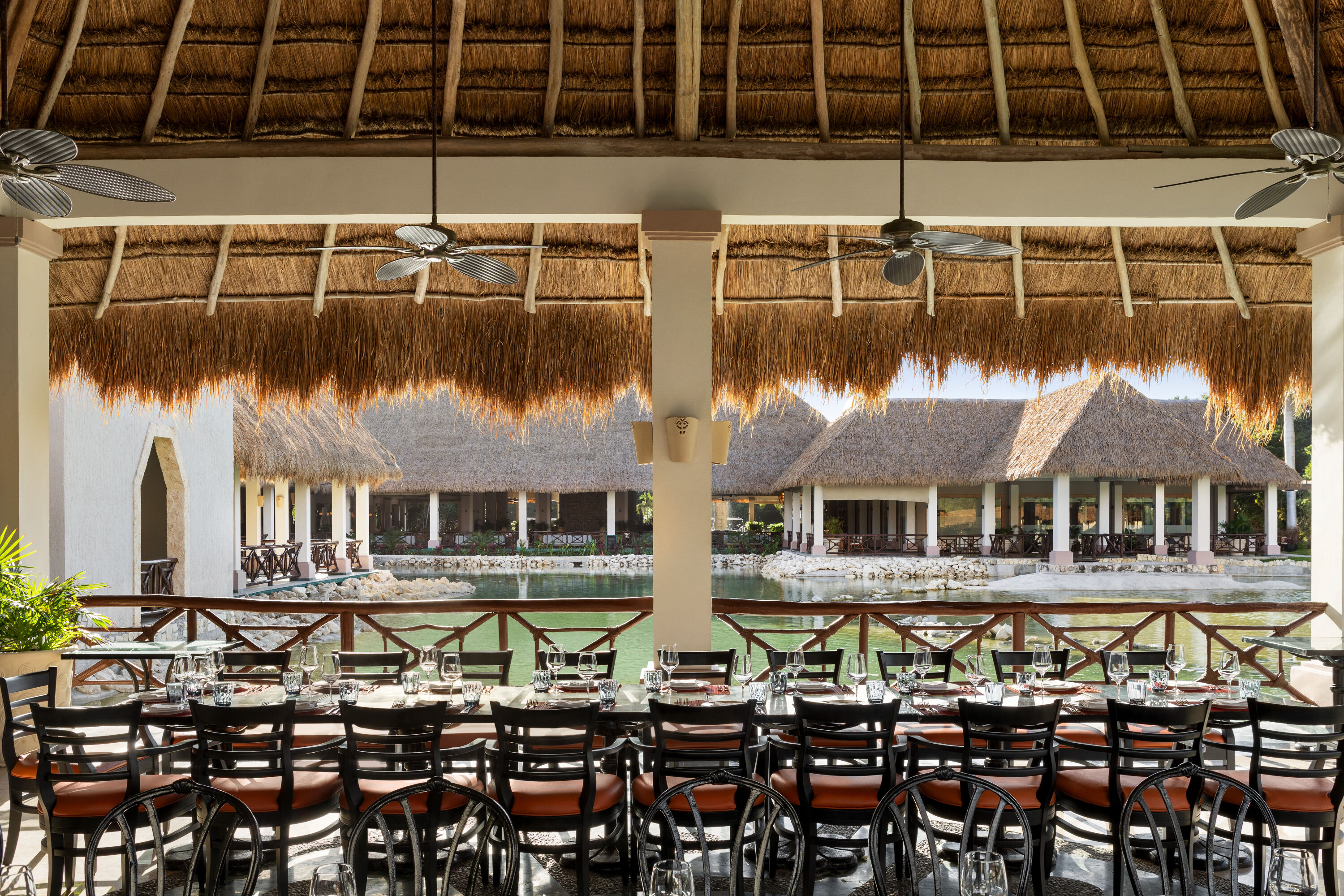 Grand Palladium Select WhiteSand Resort & Spa All Inclusive bar and grill in Riviera Maya, Other than US/Canada