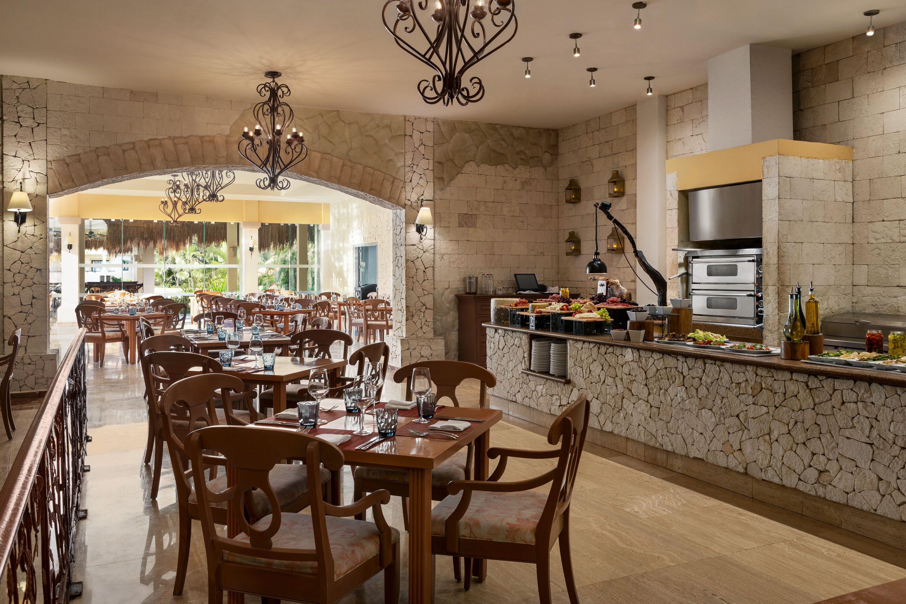 Grand Palladium Select WhiteSand Resort & Spa All Inclusive bar and grill in Riviera Maya, Other than US/Canada