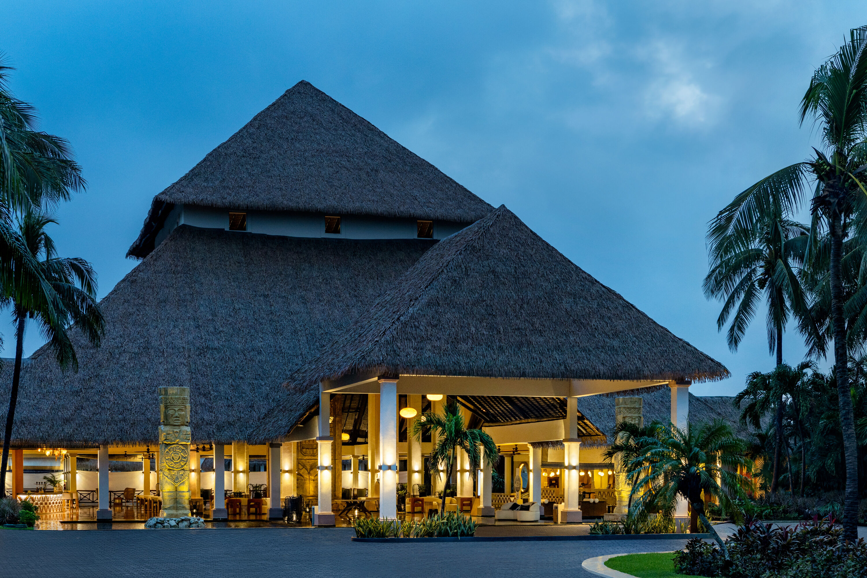 Exterior of Grand Palladium Select WhiteSand Resort & Spa All Inclusive hotel in Riviera Maya, Other than US/Canada