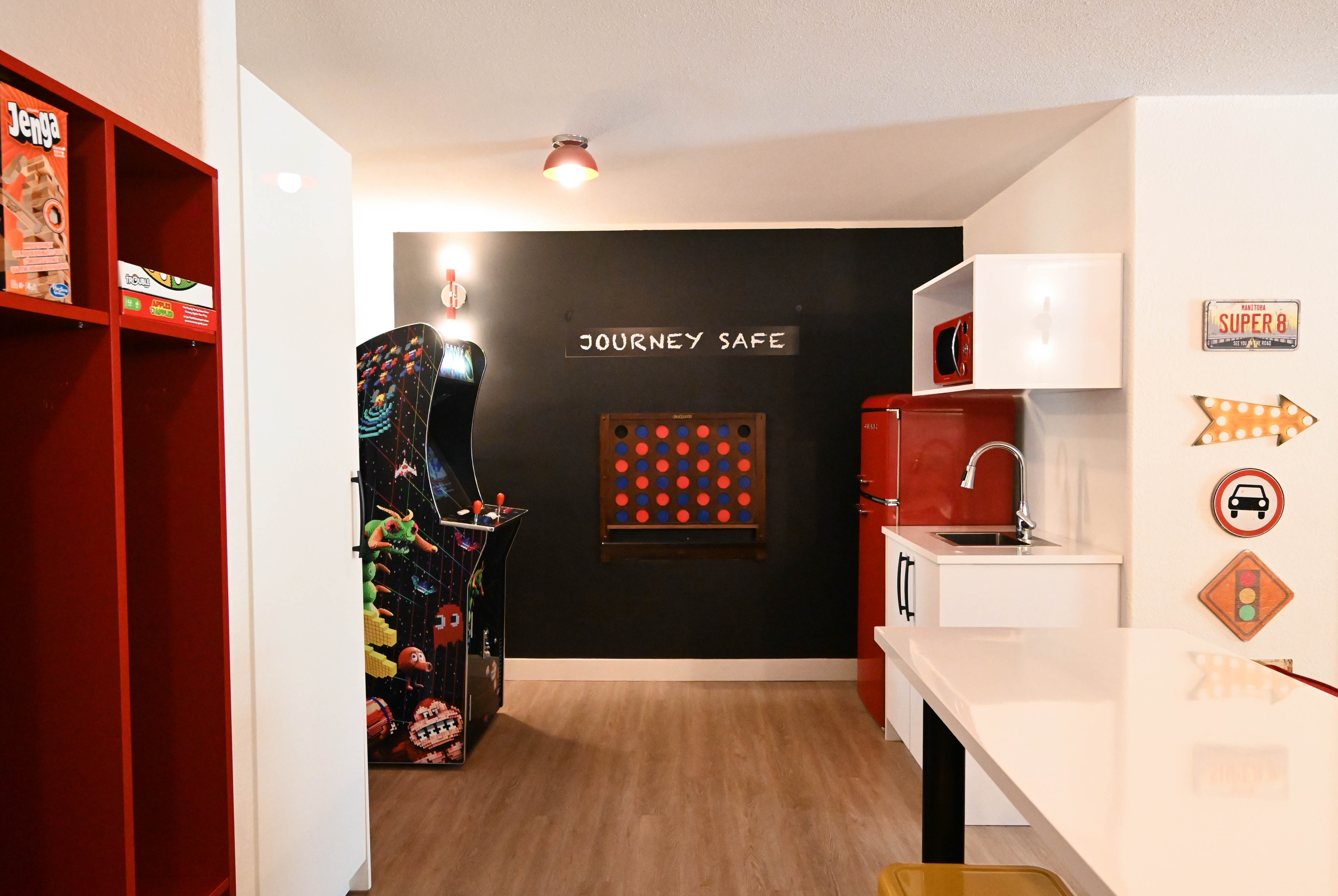 King bed guest room at the Super 8 by Wyndham Calgary Shawnessy Area in Calgary, Alberta