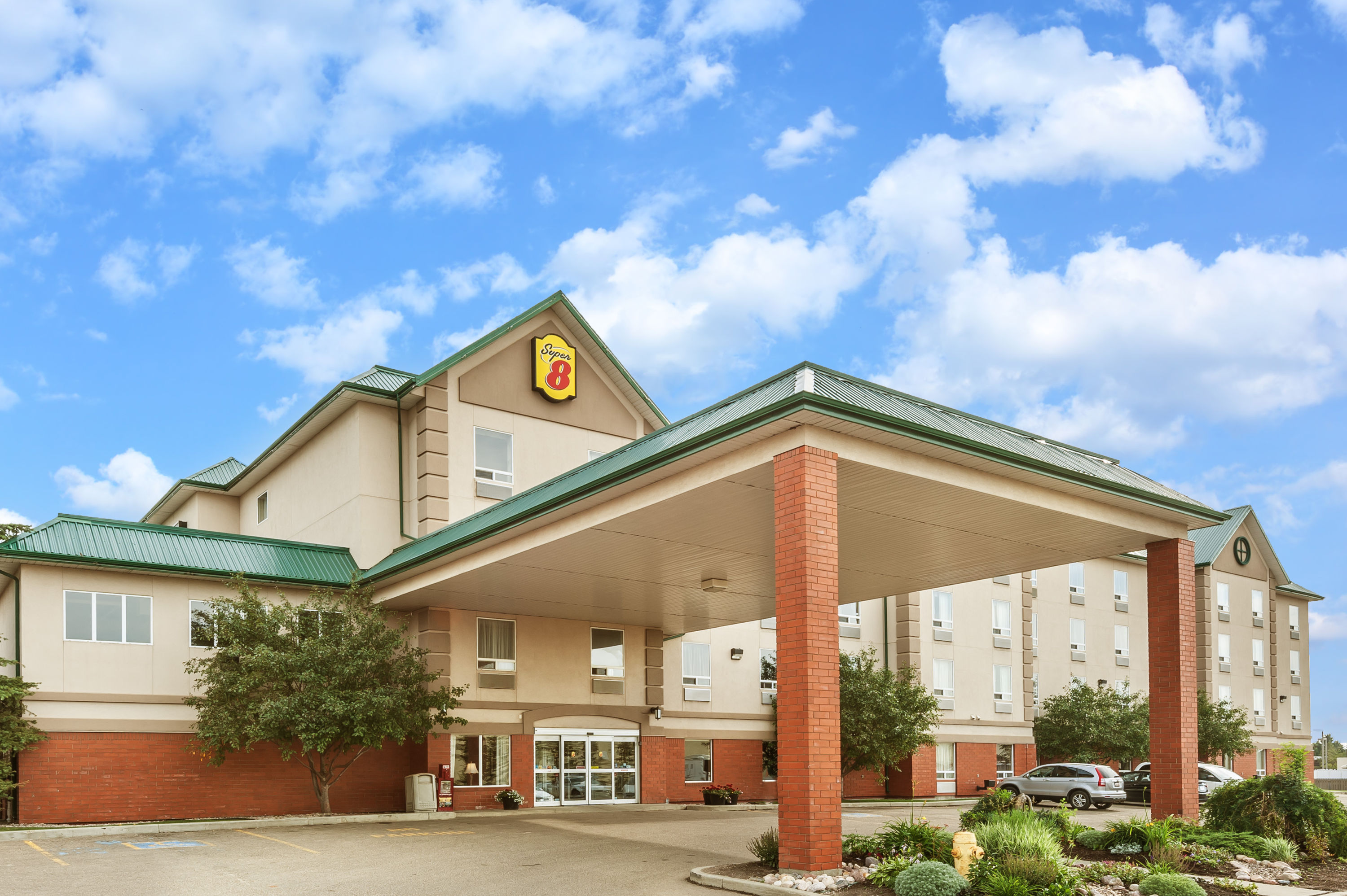 Super Wyndham Edmonton South Edmonton  Hotels