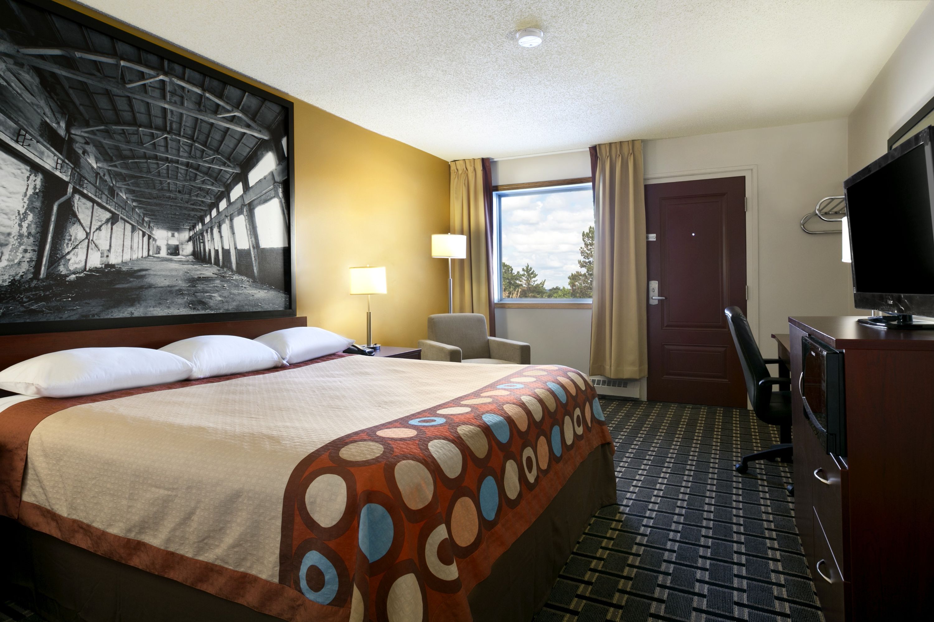Guest room at the Super 8 by Wyndham Fox Creek in Fox Creek, Alberta