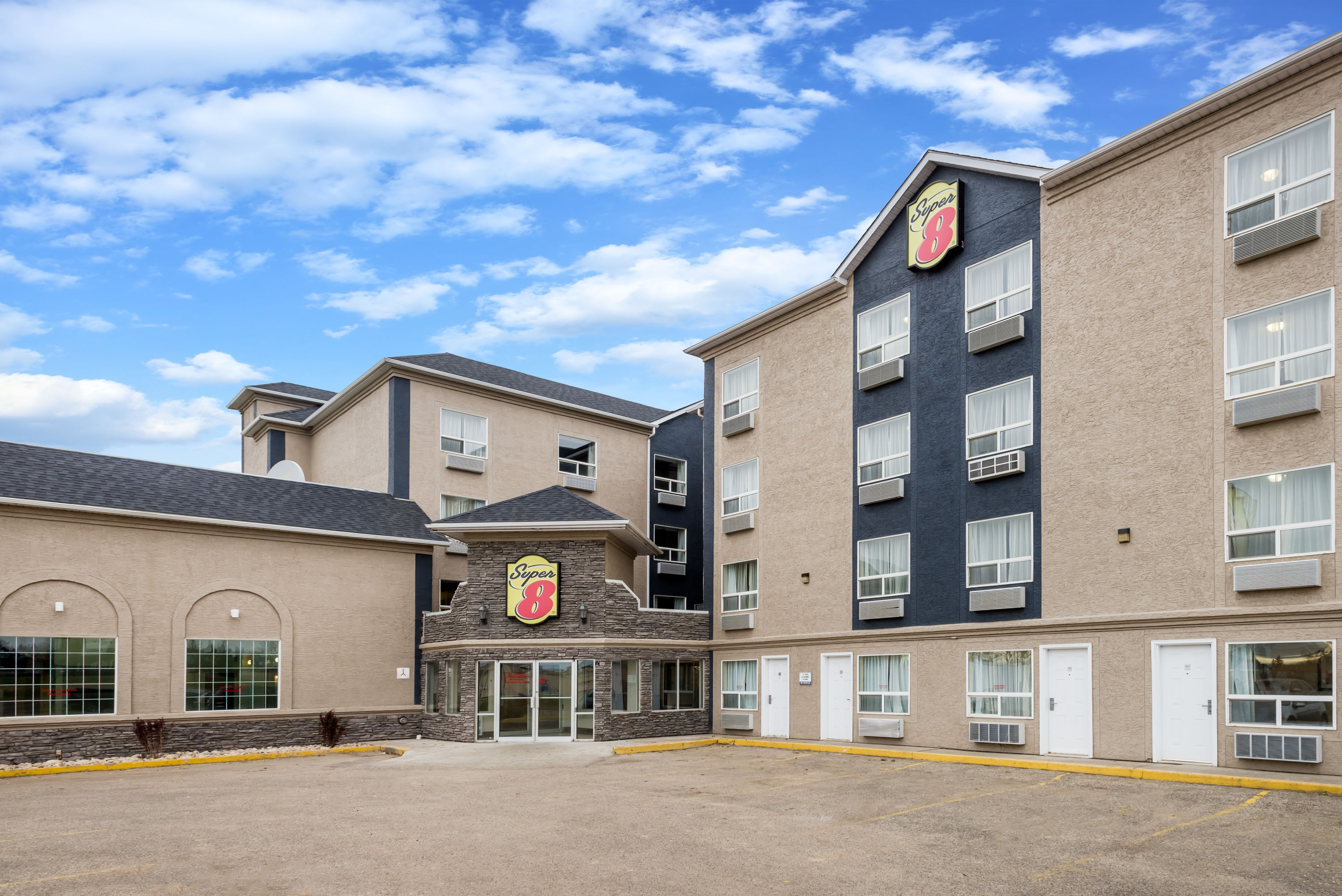 Super Wyndham Grande Prairie Grande Prairie  Hotels