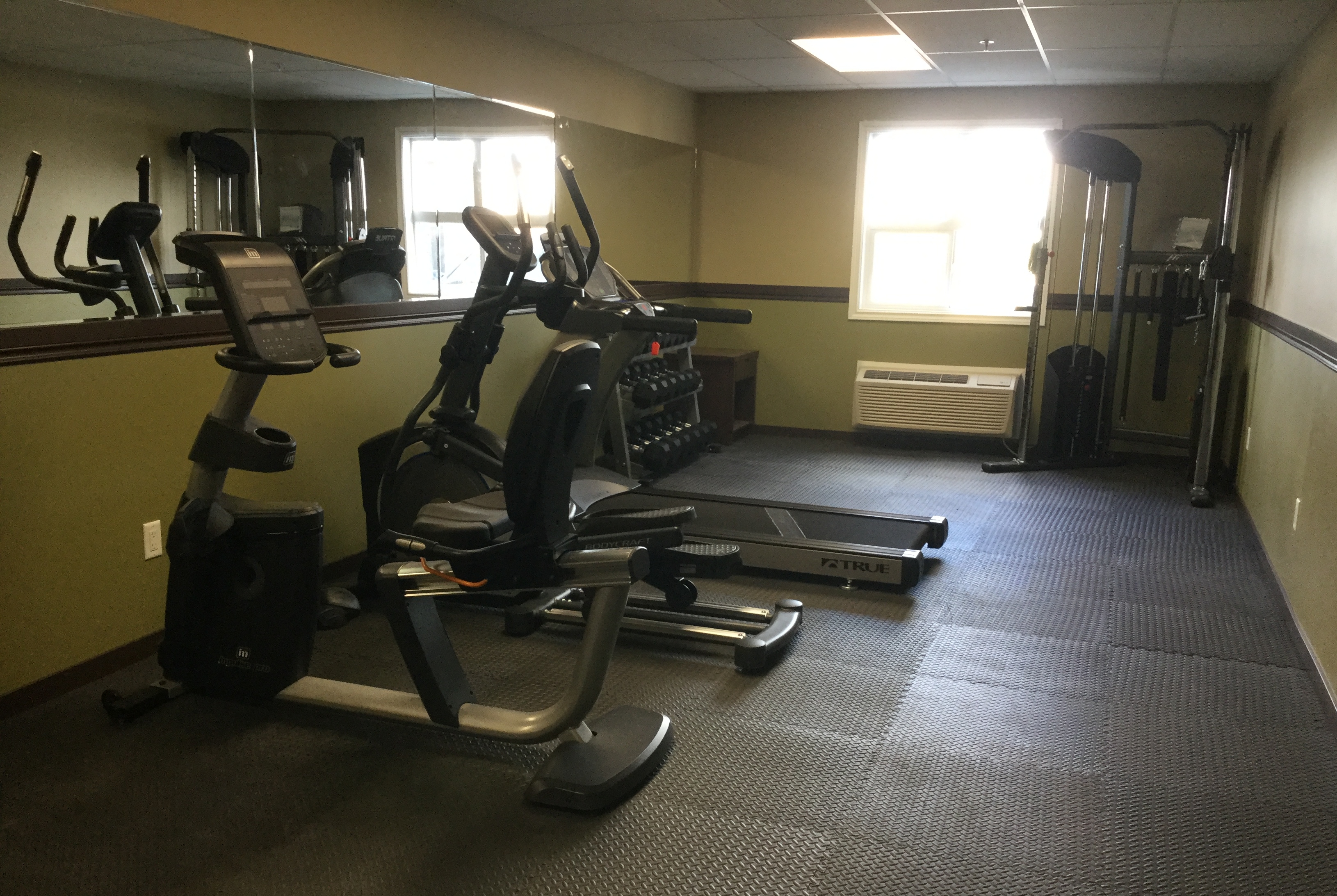 Fitness room at Super 8 by Wyndham Hardisty in Hardisty, Alberta