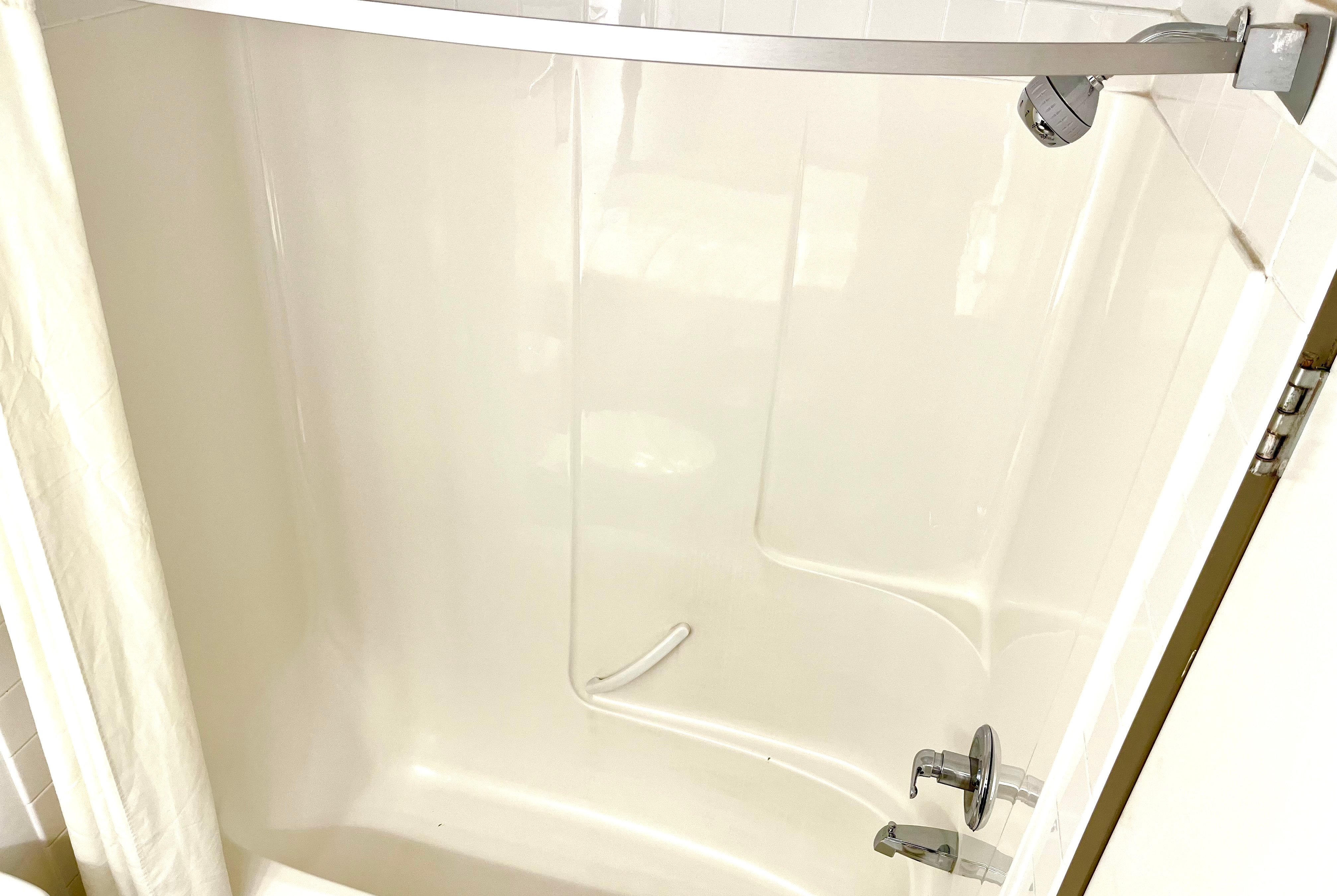 Guest room bath at the Super 8 by Wyndham Hinton in Hinton, Alberta